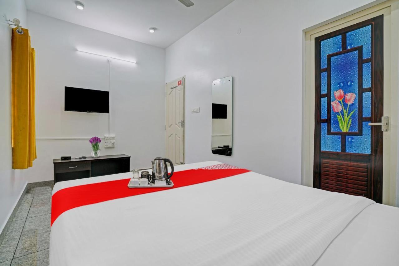 Oyo Thykoodam Sleep Inn Kochi Exterior foto